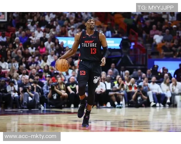 热火队宣布阿德巴约因右膝挫伤缺席本场比赛将不再回归