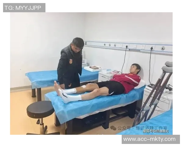 中甲激战引发重伤阿萨莫阿颈椎骨折黄威腓骨骨折悲剧发生 中甲激战引发重伤阿萨莫阿颈椎骨折黄威腓骨骨折悲剧发生