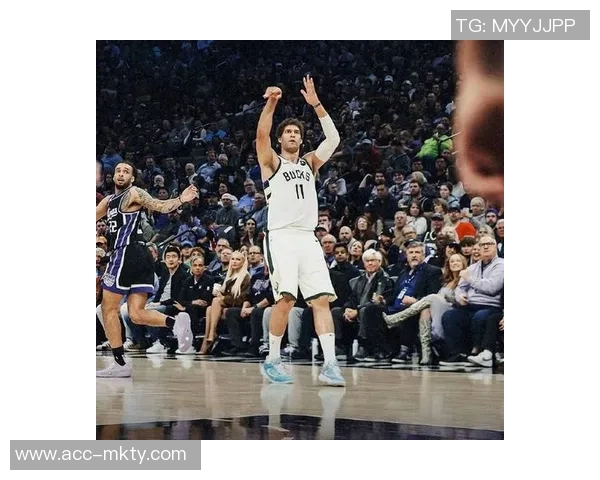 字母哥盛赞罗林斯自信心提升未来必将成为球队的重要一员