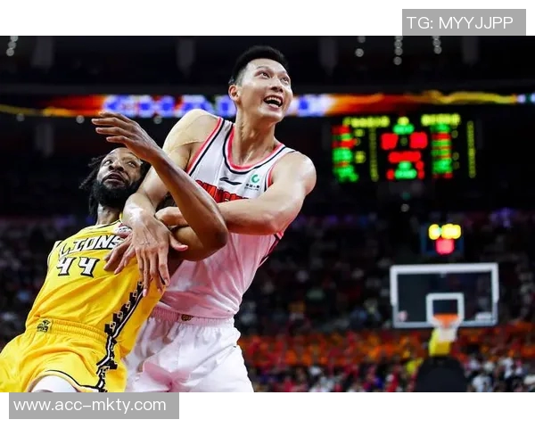 七年前的今天广东男篮球星易建联成功突破CBA万分大关庆祝辉煌成就