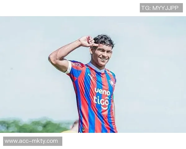 阿莫林积极引入青训新星18岁莱西在一线队训练中表现抢眼