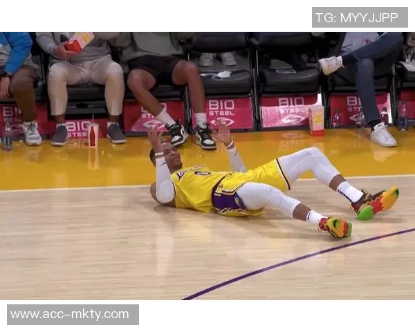 克雷格波特强势突破撤步远投被犯规成功打成3加1